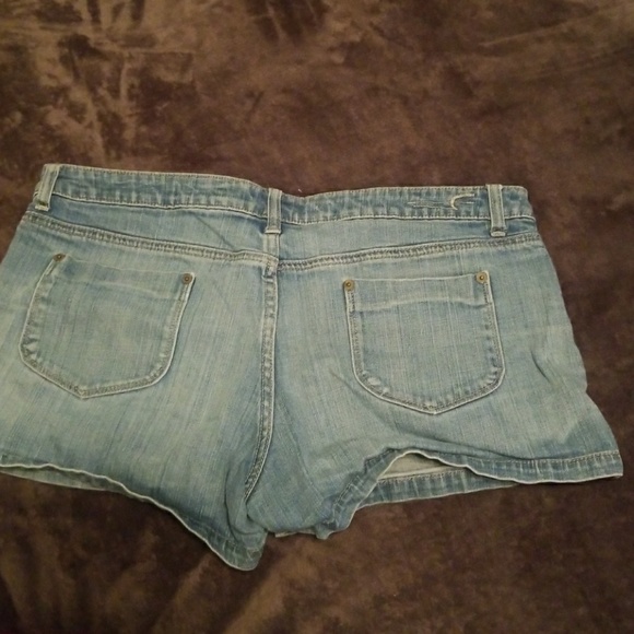 Shorts - Picture 2 of 3